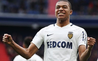 爱游戏体育独家-劳姆伤退下场球队瞬间崩盘